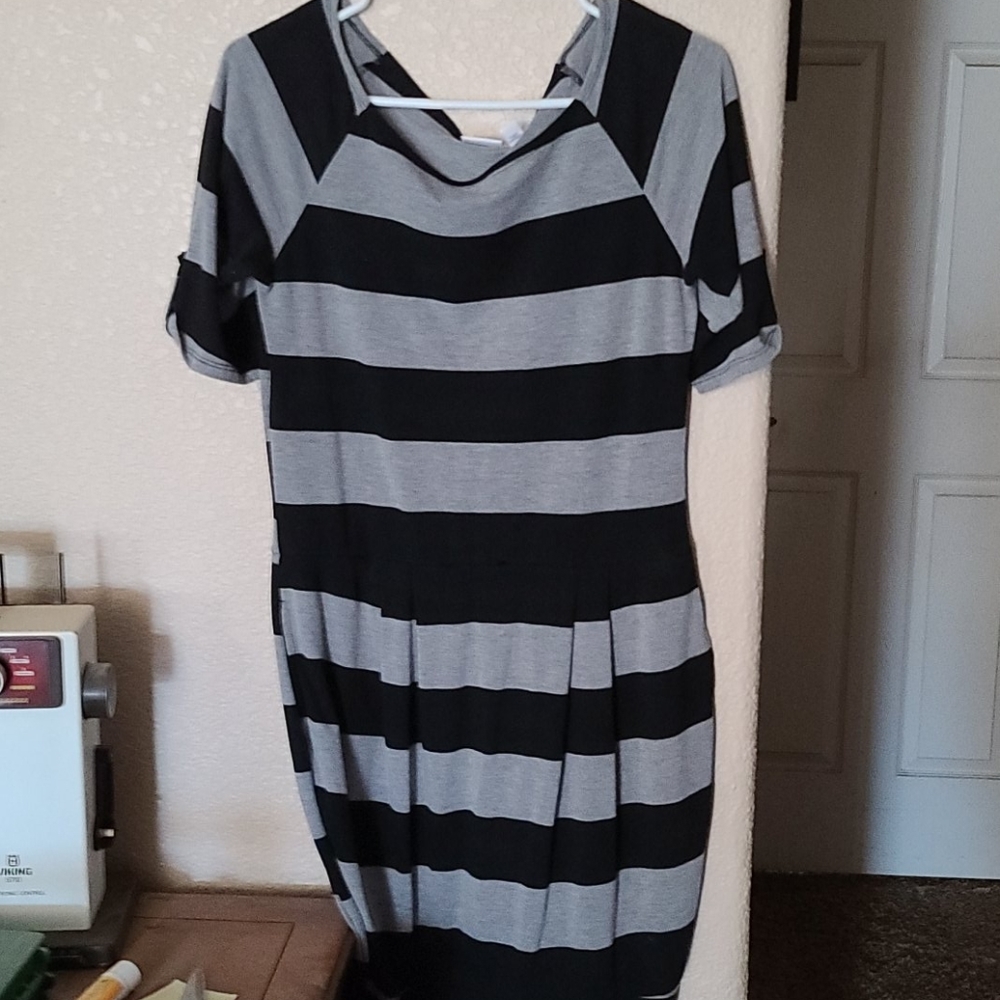 ‼️$5 Sale‼️ Súper cute! Stripped Dress w/ pockets